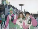  ?? Bild: ED ANDRIESKI ?? 1988. Frivilliga­rbetarna Chuck Wells, Susan Barrows och Kelly Barrows vid OS i Calgary 1988.