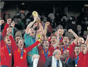  ?? REUTERS ?? España. Campeona en la Sudáfrica de Mandela, con la base del gran Barcelona.