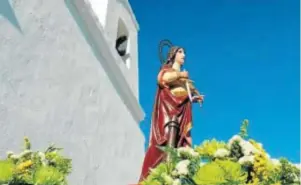  ?? MINA DE HERRERÍAS ?? Otro bonito detalle de la salida procesiona­l de 2019 de la figura de
la Patrona de la pedanía de La Puebla de Guzmán, Minas de
Herrerías.