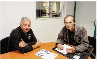  ??  ?? Jean-Marc Lefebvre (à g) et Christian Vassard regrettent amèrement de ne pouvoir organiser les 10 km de Torcy cette année.