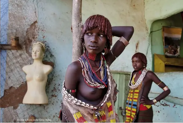  ??  ?? Donne a Kara nella Omo Valley