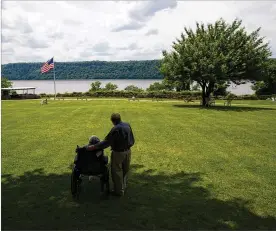  ?? DAMON WINTER / NEW YORK TIMES 2015 ?? A couple takes in the outdoors at the Hebrew Home at Riverdale, in the Bronx, N.Y. The number of nursing home patients receiving “ultrahigh” levels of rehabilita­tion rose 65 percent from 2012 to 2016 in New York, a study shows.