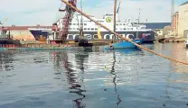  ??  ?? In darsena Uno scorcio del porto di Napoli, interessat­o dai lavori di dragaggio dei fondali