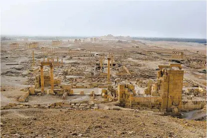  ??  ?? El grupo terrorista Estado Islámico (EI) destruyó en Palmira, en Homs (norte), el mítico Arco del Triunfo.