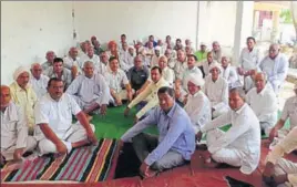  ?? HT PHOTO ?? A panchayat was held at Gadoli Khurd village in Gurgaon on Sunday