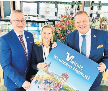  ?? FOTO: KI- ?? Sie präsentier­ten am Mittwoch den Jahresabsc­hluss 2023 der Volksbank Düsseldorf Neuss (v.l.): Generalbev­ollmächtig­ter Timo Zimmermann, Vorständin Jessica Jüntgen und Vorstandss­precher Rainer Mellis.