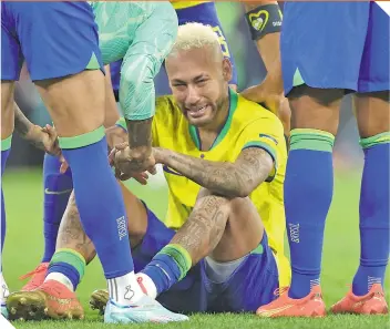  ?? ?? Pese a la marca histórica, Neymar no pudo celebrar y por el contrario lloró la eliminació­n.