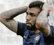  ?? Luca Bruno - 25.set.16/AP ?? Gabigol lamenta uma chance de gol perdida em uma das poucas vezes que entrou em campo