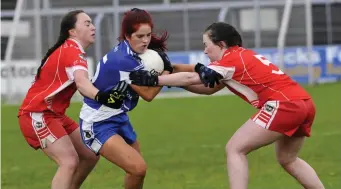  ??  ?? Geevagh’s Nora O’Reilly shrugs off the challenge from two St Nathy’s players.