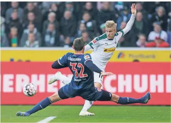  ?? FOTO: REUTERS ?? Oscar Wendt in Aktion, hier gegen Fortuna Düsseldorf.