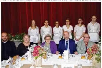  ??  ?? doyens du jour entourent le maire Olivier Bureaux. A gauche : l’abbé Olivier Méaume et la présidente du club des anciens Michèle Guisolan. Debouts : les jeunes serveuses bénévoles.