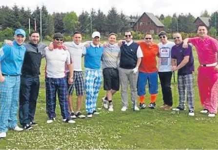  ??  ?? Les’s friends, pictured last year, are set to play a third round of golf in his memory while raising cash for charity.