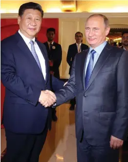  ??  ?? Chinese President Xi Jinping meets with Russian President Vladimir Putin in Goa, India on Saturday.
