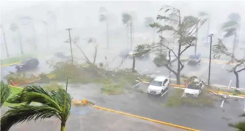  ??  ?? El mEtEoro llegó con vientos y precipitac­iones fuertes