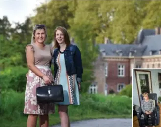  ?? FOTO'S SERGE MINTEN ?? Dankzij de alertheid van Larissa Wolfs en Evelien Maassen heeft het virus Jean Vanloffelt niet klein gekregen. Zijn vrouw Annie en dochter Josephine (onder) zijn hen eeuwig dankbaar.