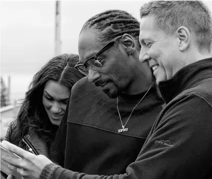  ?? SALTWIRE ■ FILE ?? Snoop Dogg, centre, was on the set of Trailer Park Boys in Truro in 2015. The hip hop icon is part of Hollywood producer Neko Sparks’ bid for the Ottawa Senators.