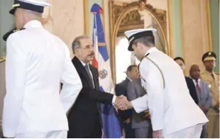  ?? ARCHIVO/LISTÍN DIARIO ?? Disposició­n. El presidente Danilo Medina emitió ayer seis decretos, en momentos en que el país celebra el asueto de Semana Santa, con los que puso en retiro a oficiales militares y de la Policía.