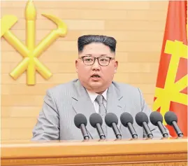  ?? Reuters ?? SEÚL.– El líder de Corea del Norte, Kim Jong-un, dio en el comienzo de año una doble señal. Por un lado, advirtió a Estados Unidos que en su escritorio ya tiene un “botón nuclear” listo para usar si su país se ve bajo amenaza. Por el otro, se mostró...