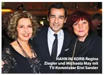  ??  ?? HAHN IM KORB Regina Ziegler und Michaela May mit TV-Kommissar Erol Sander