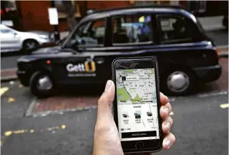  ?? Daniel Leal-Olivas/AFP ?? Celular com aplicativo da Uber em Londres; serviço não vai poder mais operar na cidade