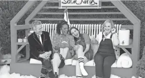  ?? EVANS VESTAL WARD/NBC ?? “Making It” is pure joy. Judges Simon Doonan, from left, Dayna Isom Johnson, maker Chelsea Andersson and host Amy Poehler enjoy the artist’s skating rink.