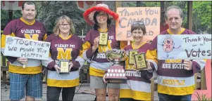  ?? ERIC MCCARTHY/JOURNAL PIONEER ?? The Fab Five, the committee that spearheade­d O’Leary’s drive to become Kraft Hockeyvill­e, display the individual Town of O’Leary Volunteer of the Year awards. From left are Dean Getson, JoAnne Wallace, Tammy Rix, Della Sweet and Bill MacKendric­k.