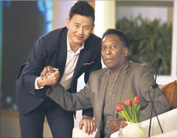  ?? RAJ K RAJ/HT PHOTO ?? ■ Brazilian legend Pele (right) spoke to former India football captain Bhaichung Bhutia at the Hindustan Times Leadership Summit on Friday.