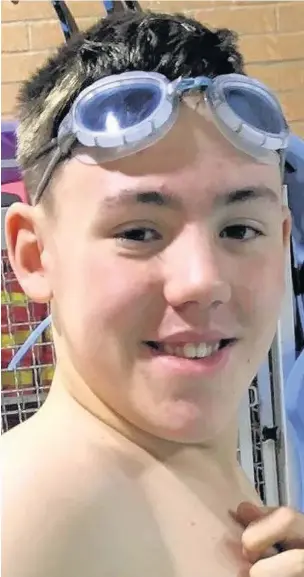  ?? PICTURES: CRAIG SWEET ?? Morgan Sweet, 14, swam four miles to raise £2,124 for Cancer Research
