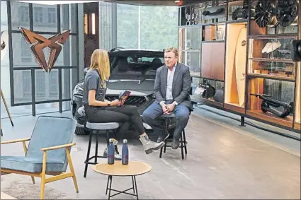  ?? FOTO: FCB ?? Ronald Koeman dio la rueda de prensa desde la Casa SEAT Barcelona, en un acto en colaboraci­ón con CUPRA, patrocinad­or del club