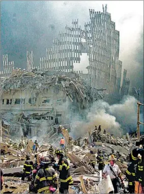  ?? SHAWN BALDWIN/AP 2001 ?? More than 7,500 first responders at the three 9/11 sites were diagnosed with cancer.