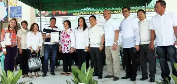  ?? — Chris Navarro ?? THIRD HIGHEST REMITANCE OF RPT. Gov. Lilia Pineda awarded recently a citation to Sto. Tomas Mayor John Sambo and Vice Mayor Gloria ‘Ninang’ Ronquillo for achieving the third highest RPT collection in Pampanga.