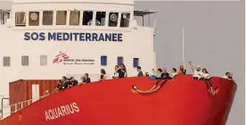  ?? EPA ?? I 58 migranti saranno sbarcati in acque internazio­nali, trasferiti a Malta e distribuit­i in quattro Paesi Ue