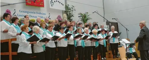  ?? Fotos: Gernot Walter ?? Beim Herbstkonz­ert des Gesangvere­ins Frohsinn Lauingen vereinte sich der gastgebend­e Chor mit der Chorgemein­schaft Kicklingen-Fristingen zu einem markanten Schlusspun­kt.