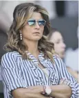  ??  ?? 0 Wife Mirka Federer looks on