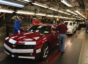  ?? STEVE RUSSELL/TORONTO STAR FILE PHOTO ?? Ottawa has forfeited a bargaining chip over the future of GM’s Oshawa plants, says union leader Jerry Dias.