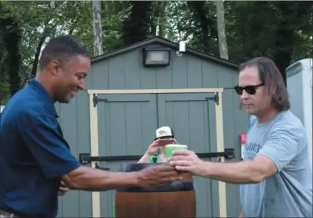  ?? MARIAN DENNIS — MEDIANEWS GROUP ?? Mainstay Independen­t Brewing’s brewmaster Brian O’Reilly hands over the first beer of Trails on Tap to Montgomery County Commission­er Ken Lawrence.