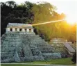  ?? FOTO: DPA ?? Der Tempel der Inschrifte­n in der Maya-Stadt Palenque, die bei Touristen sehr beliebt ist.