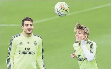  ?? FOTO: EFE ?? Martin Odegaard en su etapa como jugador del Real Madrid junto a Meto Kovacic en un entrenamie­nto en Valdebebas