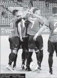  ?? Foto: F. Hazizllari ?? Lojtarët kuqezi duke festuar golin e Balajt