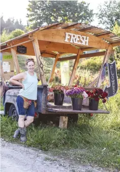  ??  ?? Jesalyn Pettigrew (above), of Mossy Gate Flower Farm in Mount Vernon, Washington, stands beside her flower stand, made from a charming old truck with flower containers in the truck’s bed.
