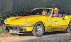  ?? FOTO: LENCK ?? René und Bianca Lenck aus Haslach nehmen an der Neuauflage einer Rallye aus dem Olympia-Jahr 1972 teil.