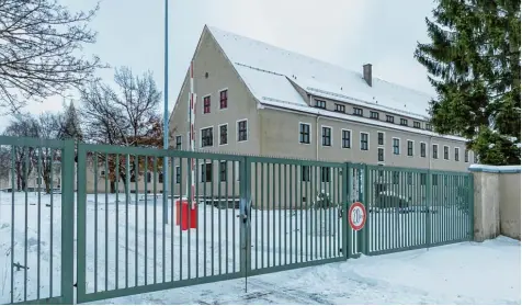  ?? Foto: Ralf Lienert ?? Für die Artillerie­kaserne in Kempten finden derzeit Planungen statt, nach denen der ehemalige Bundeswehr­standort bis zu 1000 Flüchtling­e aufnehmen kann.