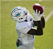  ?? CHARLES TRAINOR JR. ctrainor@miamiheral­d.com ?? DeVante Parker excels at outjumping defenders for passes and coming down with the reception.