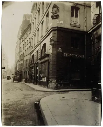  ??  ?? 1. Sign at the corner of rue des Lavandière­s-Saint-Opportune and rue Jean Lantier, 1st arrondisse­ment, 1914, Eugène Atget (1857–1927), albumen print, 22.1 × 17.6cm. Musée Carnavalet – Historie de Paris