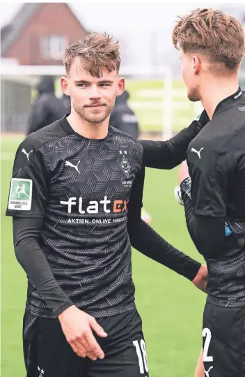  ?? RP-FOTO: HEINZ SPÜTZ ?? Mika Schröers (links) stand in dieser Regionalli­ga-Saison bereits 25 Mal für Borussia Mönchengla­dbach II auf dem Platz. Dabei erzielte er sieben Treffer.