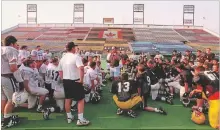  ?? PAUL HOURIGAN THE HAMILTON SPECTATOR FILE PHOTO ?? Dennis McPhee, centre, conducts a Tiger-Cats high school evaluation camp at Ivor Wynne Stadium in 1998.
