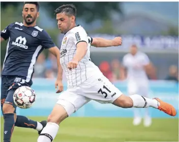  ?? FOTO: DPA ?? Kevin Volland (r.) – hier im Test gegen Istanbul – blieb in der vergangene­n Saison ohne Torerfolg im DFB-Pokal.