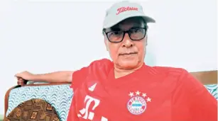  ?? SPECIAL ARRANGEMEN­T ?? Bavarian love: Arup Ghosh is still surprised how Bundesliga chose him as one fan among millions to gift a jersey.