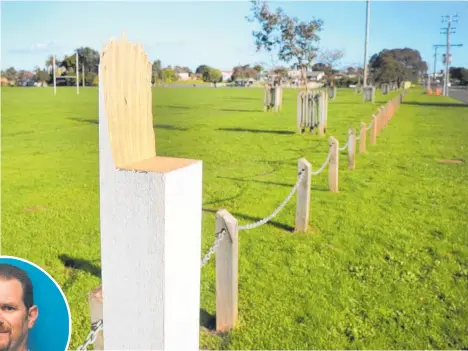  ?? Photo / Bevan Conley ?? Road and business signs on Parsons St have been sawn off. Inset: Council senior roading engineer Brent Holmes said the stealing of signs was not generally a problem in Whanganui.