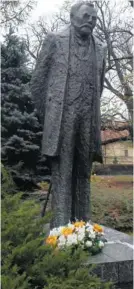  ??  ?? Pomnik Bolesława Prusa